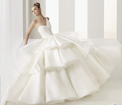 Wedding Dress  Sale on High Drama Dress  Rosa Clara   S    River      Wedding   Style